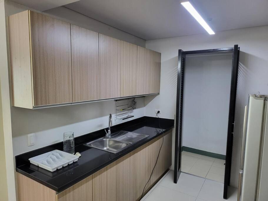 شقة مانيلا  في Luxury @ Bgc Sleeps 6 Comfortably Fast Wifi Pool! المظهر الخارجي الصورة