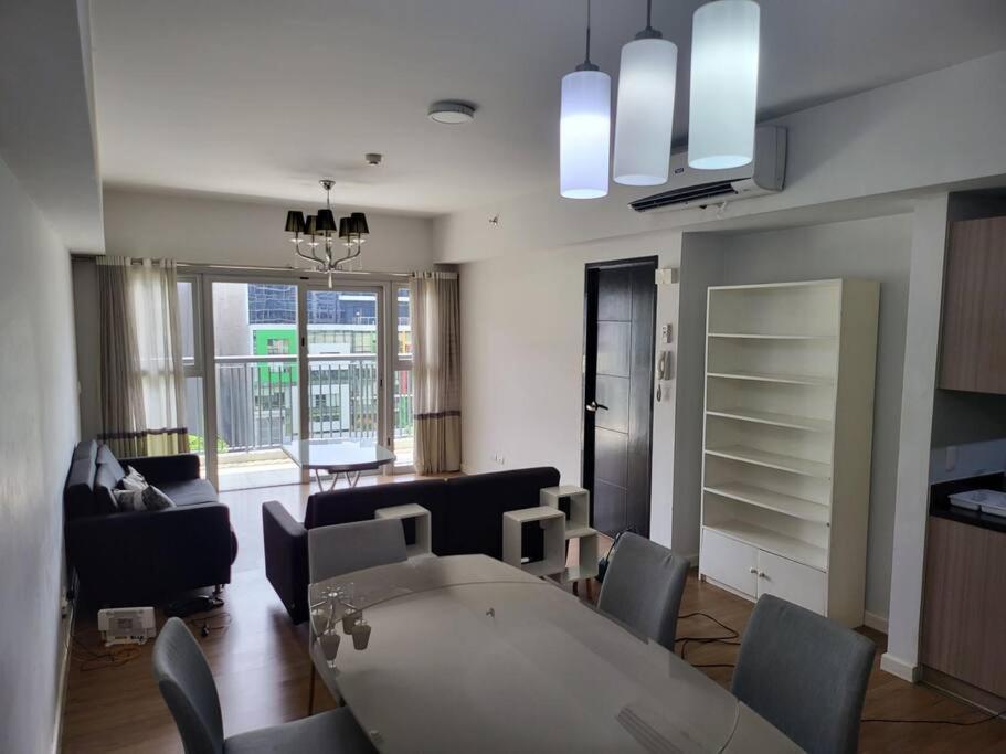 شقة مانيلا  في Luxury @ Bgc Sleeps 6 Comfortably Fast Wifi Pool! المظهر الخارجي الصورة