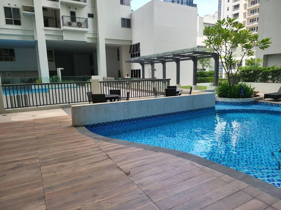 شقة مانيلا  في Luxury @ Bgc Sleeps 6 Comfortably Fast Wifi Pool! المظهر الخارجي الصورة