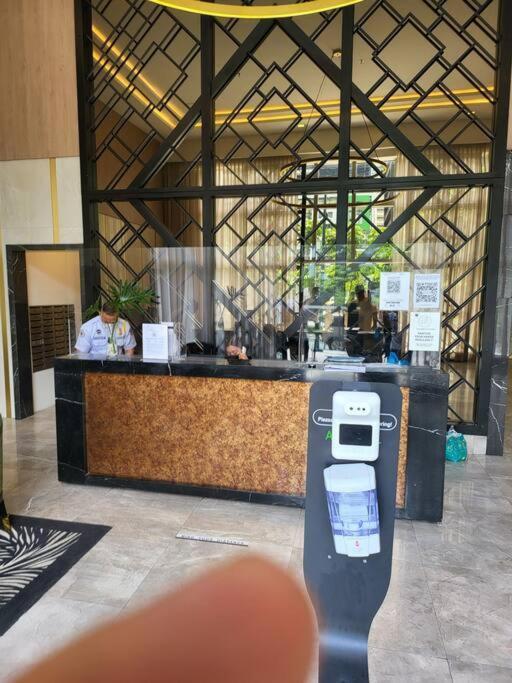 شقة مانيلا  في Luxury @ Bgc Sleeps 6 Comfortably Fast Wifi Pool! المظهر الخارجي الصورة