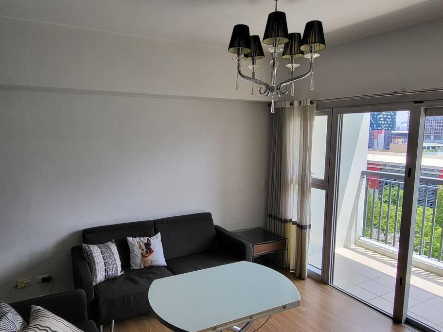 شقة مانيلا  في Luxury @ Bgc Sleeps 6 Comfortably Fast Wifi Pool! المظهر الخارجي الصورة