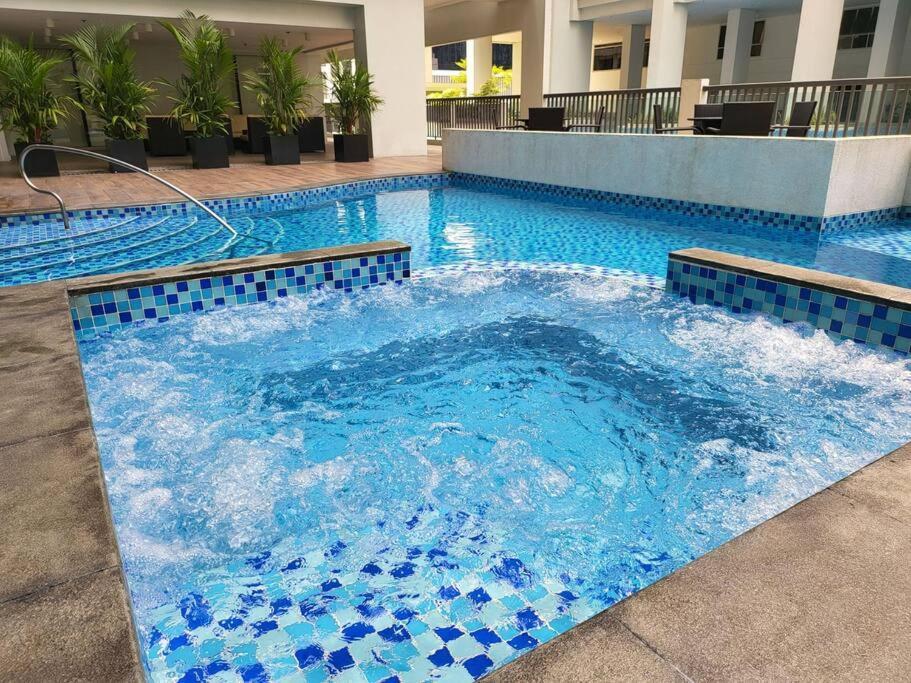 شقة مانيلا  في Luxury @ Bgc Sleeps 6 Comfortably Fast Wifi Pool! المظهر الخارجي الصورة