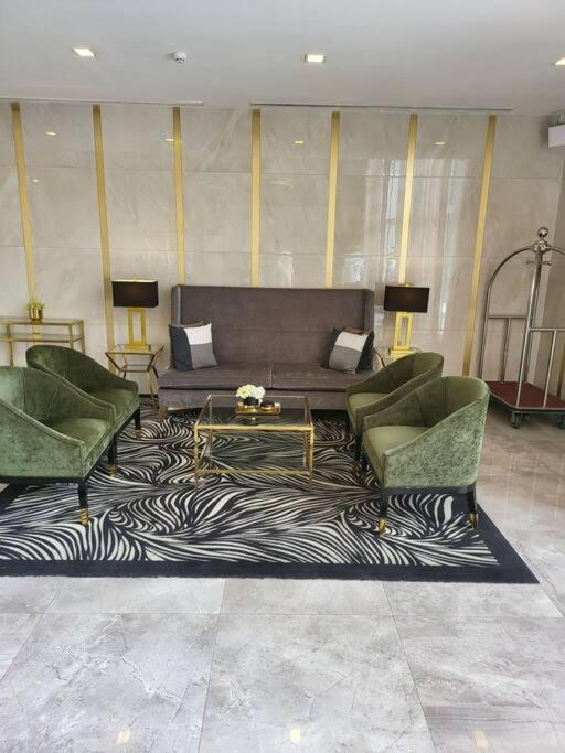 شقة مانيلا  في Luxury @ Bgc Sleeps 6 Comfortably Fast Wifi Pool! المظهر الخارجي الصورة