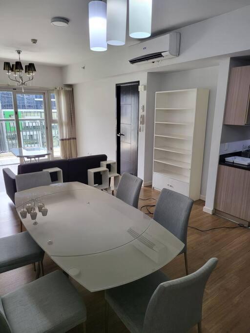 شقة مانيلا  في Luxury @ Bgc Sleeps 6 Comfortably Fast Wifi Pool! المظهر الخارجي الصورة
