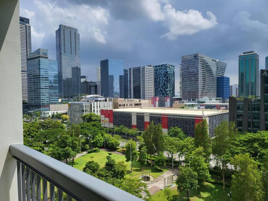 شقة مانيلا  في Luxury @ Bgc Sleeps 6 Comfortably Fast Wifi Pool! المظهر الخارجي الصورة