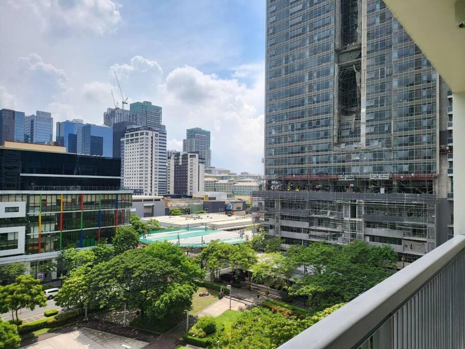 شقة مانيلا  في Luxury @ Bgc Sleeps 6 Comfortably Fast Wifi Pool! المظهر الخارجي الصورة