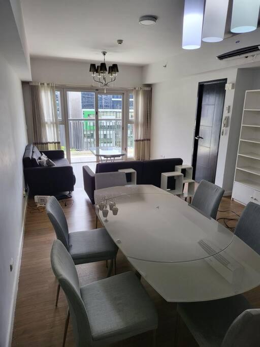 شقة مانيلا  في Luxury @ Bgc Sleeps 6 Comfortably Fast Wifi Pool! المظهر الخارجي الصورة