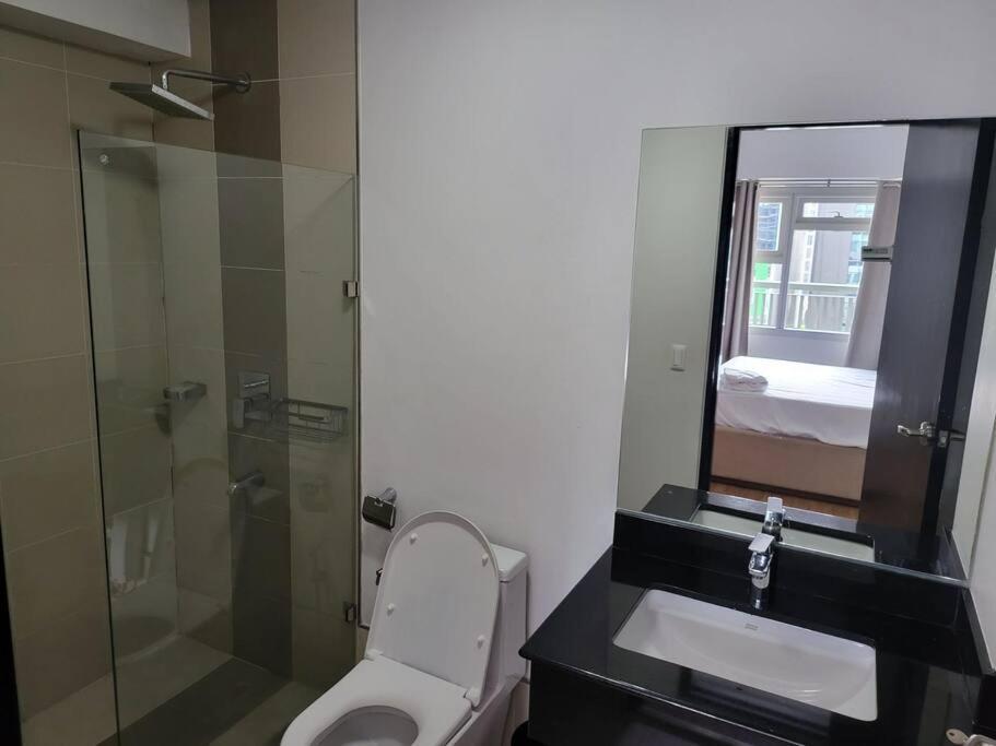شقة مانيلا  في Luxury @ Bgc Sleeps 6 Comfortably Fast Wifi Pool! المظهر الخارجي الصورة