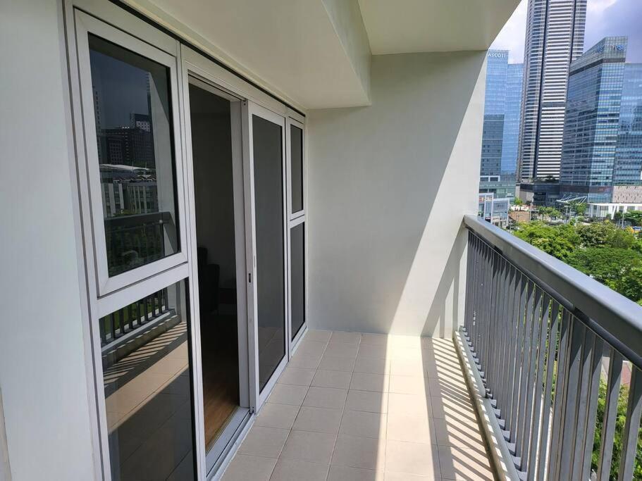 شقة مانيلا  في Luxury @ Bgc Sleeps 6 Comfortably Fast Wifi Pool! المظهر الخارجي الصورة