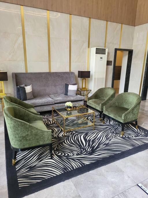 شقة مانيلا  في Luxury @ Bgc Sleeps 6 Comfortably Fast Wifi Pool! المظهر الخارجي الصورة