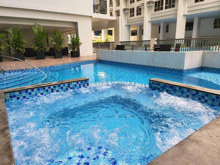 شقة مانيلا  في Luxury @ Bgc Sleeps 6 Comfortably Fast Wifi Pool! المظهر الخارجي الصورة