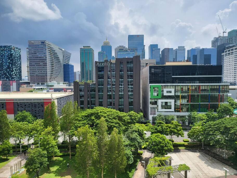 شقة مانيلا  في Luxury @ Bgc Sleeps 6 Comfortably Fast Wifi Pool! المظهر الخارجي الصورة