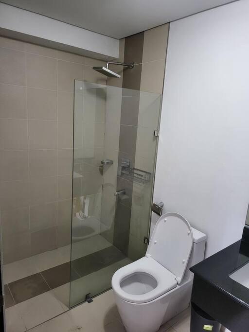 شقة مانيلا  في Luxury @ Bgc Sleeps 6 Comfortably Fast Wifi Pool! المظهر الخارجي الصورة